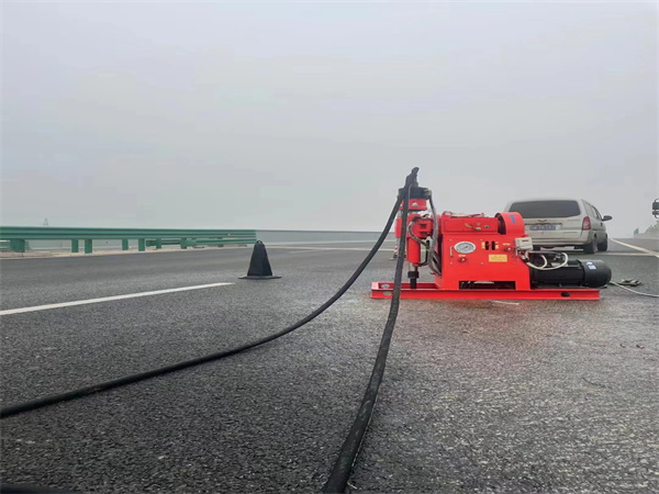 库伦马路路基路面开裂下沉注浆加固灌浆